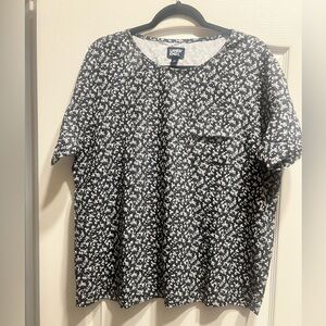 M1071 - Lands' End Black Floral Womens Shirt